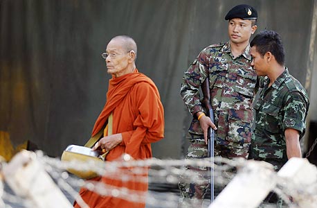 חיילים בבנגקוק, היום, צילום: אי פי איי