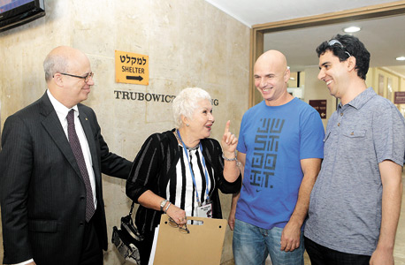 מימין: אהוד שבתאי, אמיר שנער, גבריאלה דויד ויוסף קלפטר
