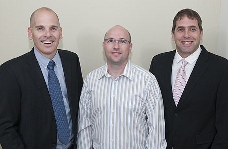 בכירי לטמובייל. מימין: אריק פריאל, ערן ליבנה ודרור טודרס