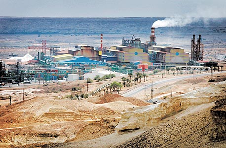 מפעלי ים המלח. הפלסטינים טוענים שהם מאבדים כאן כ-9% מהתמ"ג , צילום: עמית שעל