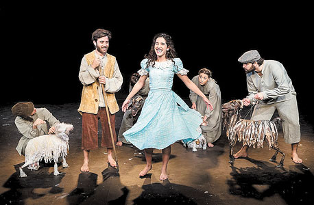 מתוך "היידי בת ההרים". במסגרת פסטיבל ישראל לילדים מתוך "היידי בת ההרים". במסגרת פסטיבל ישראל לילדים