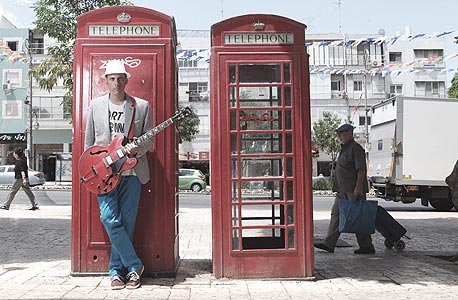 י נובלמן. "אני מעריץ את המעריצים של המוזיקה המזרחית. הם משקיעים במוזיקה שהם אוהבים" י נובלמן. "אני מעריץ את המעריצים של המוזיקה המזרחית. הם משקיעים במוזיקה שהם אוהבים"