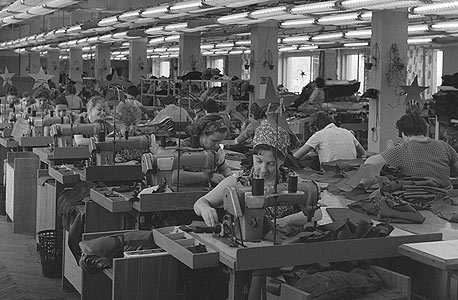 מפעל הבגדים בולשביצ'קה במוסקבה בשנות ה-60