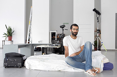 ציון אברהם חזן. "אני רוצה לחשוב על אנשים כעל כוח שהופך את הבניין לדבר חי" ציון אברהם חזן. "אני רוצה לחשוב על אנשים כעל כוח שהופך את הבניין לדבר חי"