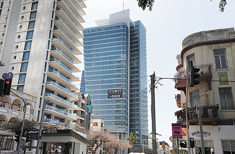 המגדל ברחוב רוטשילד 22 שבו ממוקמים משרדי פייסבוק ישראל