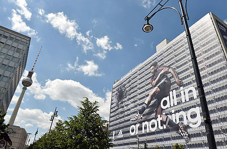 מסוט אוזיל פרסומת אדידס מונדיאל 2014 ברלין, צילום: איי פי