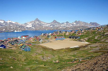 תחרות כדורגל בכפר Tasiilq בגרינלנד