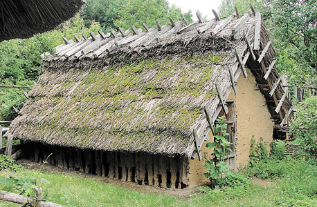 דופל. המבנים שוחזרו על יסודות מהמאה ה־13, צילום: אי פי איי