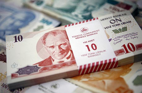 דרמה בטורקיה: הבנק המרכזי העלה את הריבית ב-5.5% ל-10%