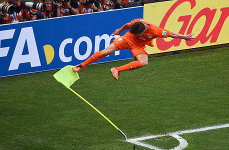 קלאס יאן הונטלאר חוגג שער ניצחון לנבחרת הולנד. הנבחרות האיכותיות משתמשות במחליפים שלהן כדי לנצח, צילום: אימג