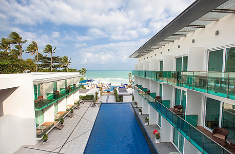 "מלון החוף" בתאילנד