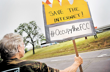 הצילו את האינטרנט!, צילום: בלומברג