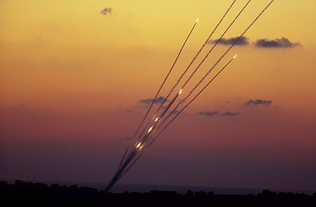 שיגור טילים מעזה במהלך "צוק איתן", צילום: אי פי איי