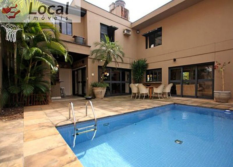 סאו-פאולו. מחיר: 1.1 מיליון דולר. שטח: 380 מ"ר. כולל: 5 בית בן  חדרי שינה, 6 חדרי שירותים, בריכה, אח, צילום: luxuryestate.com