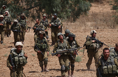 חיילים במהלך מבצע "צוק איתן", צילום: דו"צ