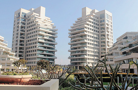 פרויקט סביוני רמת אביב, היכן שעמד מלון רמת אביב. גביית יתר של 60 מיליון שקל