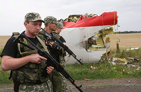שרידי המטוס המלזי שהתרסק מעל אוקראינה