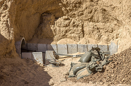מנהרה שנהרסה במבצע צוק איתן. מוסא רמז לפעולות הצבא המיצרי נגד נתיב ההברחות מרפיח, צילום: איי אף פי