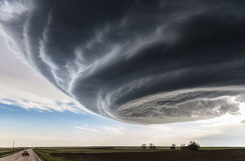 מקום ראשון: התמונה צולמה בזמן שהצלם התקרב לסופה בסמוך לג'ולסברג, קולורדו ב-28 במאי, 2013. על אף שפורסמה אזהרה רשמית, הסופה בסופו של דבר לא התפתחה לכדי טורנדו