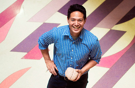 צי בביקורו במרכז גונדה. "אנחנו מייצרים הרבה רעיונות באופן אקראי, ומין עורך בתוכנו בורר ביניהם לפי הקריטריונים"