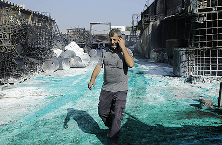 מפעל הצבעים דנבר באזור תעשייה בשדרות שנפגע טיל קסאם, צילום: גידי קבלו