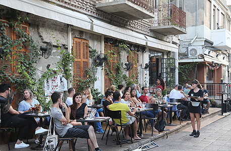 בית קפה בשדרות רוטשילד, ת"א, צילום: צביקה טישלר