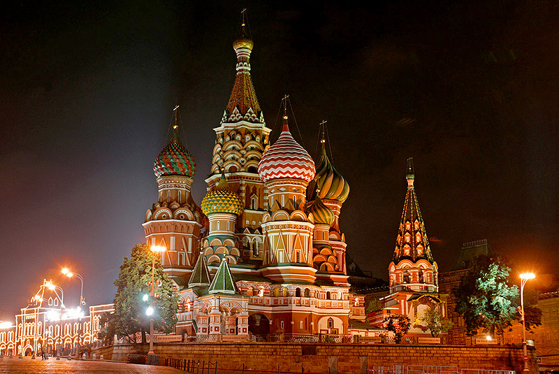3. מוסקבה, רוסיה: העיר המאוכלסת ביותר ברוסיה שמציעה לתיירים אטרקציות כמו הכיכר האדומה והקרמלין, כוללת גם למרבה הצער תושבים לא חברותיים, שכמעט ולא מכירים שפות נוספות מלבד רוסית, צילום: cc by Asguskov