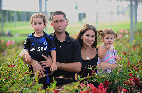 משפחת פולד: דדי (31) ורויטל (30), הורים לעידן (3) ומוריה (1.5) משפחת פולד: דדי (31) ורויטל (30), הורים לעידן (3) ומוריה (1.5)