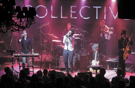 הקולקטיב בהופעה. אם הערב היה נמשך עוד קצת, הם היו מנגנים גם מוזיקת כליזמרים