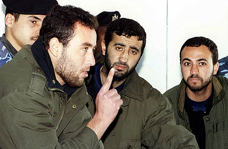 משמאל: ראאד אל-עטאר ולצדו מוחמד אבו שמאלה ב-1999 