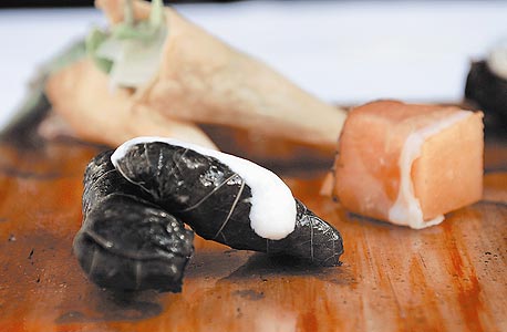 אסיף. מנה לדוגמה: צלחת של מבחר טאפאסים, בהזמנת משקה אלכוהולי, מחיר: 20 שקל