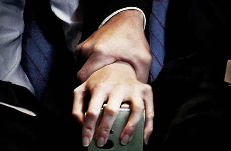 מאבק צפוי מראש: משענת אחת, שני נוסעים מאבק צפוי מראש: משענת אחת, שני נוסעים