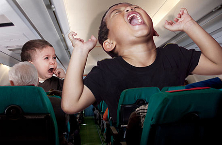 התרחיש הגרוע ביותר - המושב שלכם ממוקם ליד ילדים צורחים התרחיש הגרוע ביותר - המושב שלכם ממוקם ליד ילדים צורחים