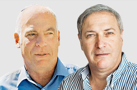 יו"ר רשות מקרקעי ישראל בנצי ליברמן (מימין) ושר השיכון אורי אריאל