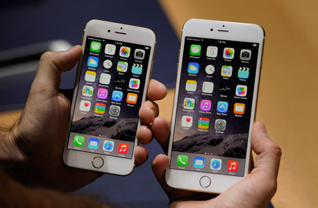 מימין: אייפון 6 פלוס, אייפון 6