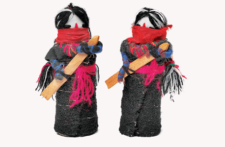  בובות מקסיקניות בדמות מורדי הזאפאטיסטה