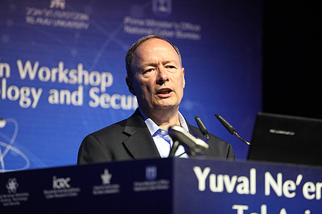 ראש ה-NSA בדימוס: מתקפות סייבר עולות 400 מיליארד דולר בשנה