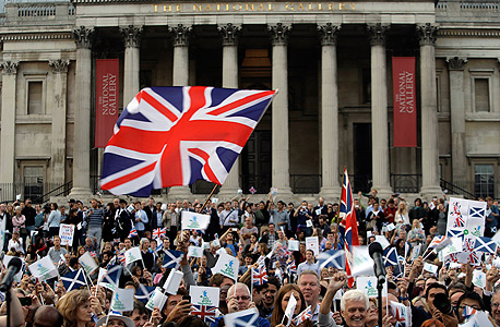 מפגינים בלונדון נגד היפרדות סקוטלנד מבריטניה , צילום: איי פי