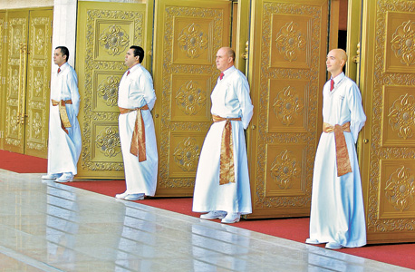 הכניסה לאולם בעת חנוכת המקדש, צילום: Centro De Ajuda Portugal
