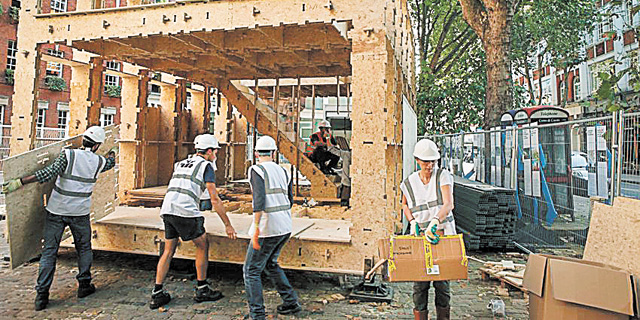 הפתרון הבריטי למצוקת הדיור: בית מעץ לבוד בהרכבה עצמית