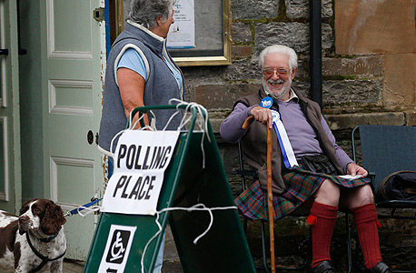 אגב, חלק מהאוהדים שייכים לקבוצה Escocia la Brava, "סקוטלנד האמיצה", שאימצה את הלוק של חצאית סקוטית וחולצת כדורגל. וכן, יש לה בסיס אוהדים קטן של סקוטים, צילום: רויטרס