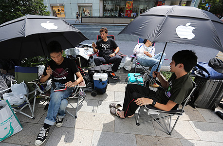 אפל אייפון 6 טוקיו תור, צילום: בלומברג