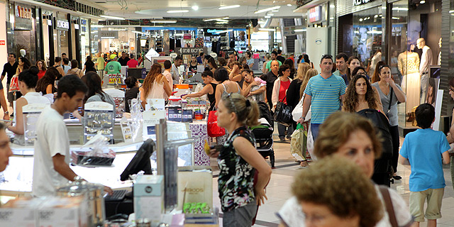 רשתות האופנה מתקשות לנצל את בהלת הקניות לחג