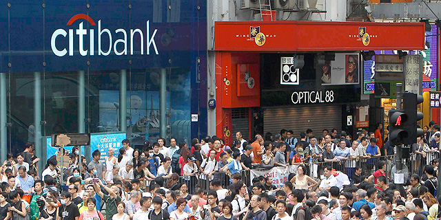 הבורסה של הונג קונג השלימה צניחה של 3.2% מאז החלו המהומות