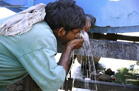 Drinking water in India (illusration). Photo: Shutterstock