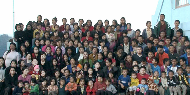 צילום משפחתי של המשפחה הגדולה בעולם, קרדיט: wildfilmsindia.com 