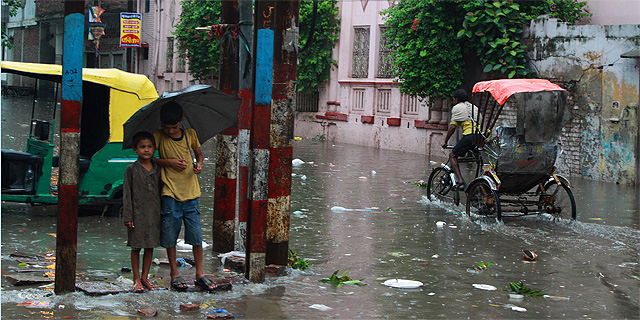 מונסון ברחובות הודו, צילום: Eleanor Marriott 
