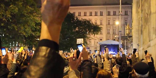 מהומות בהונגריה: המונים יצאו לרחובות במחאה על מס האינטרנט