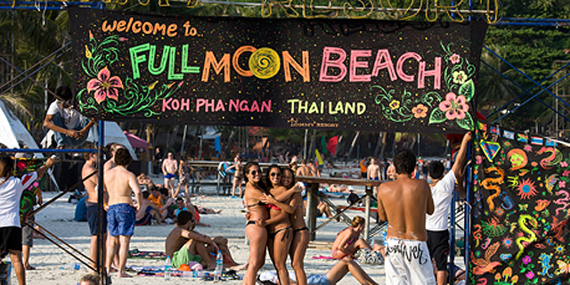 בתאילנד נאסר על קיום מסיבות מאולתרות בחופים