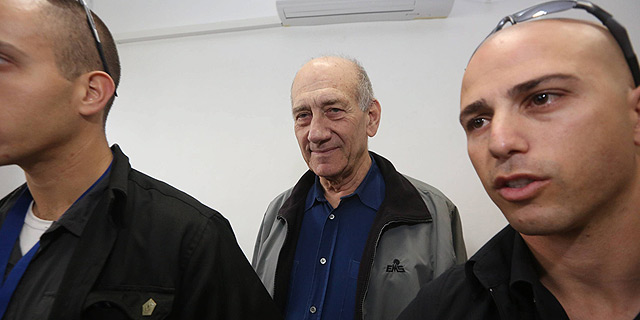 אהוד אולמרט בבית המשפט. זקן: "כעסתי עליו מאד", צילום: גיל יוחנן, ynet